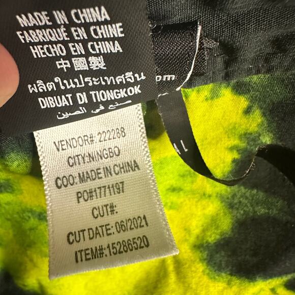 Disney Nightmare Before Christmas Our Universe Button-up short sleeve shirt S - Picture 12 of 12